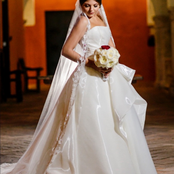 Isabelle Armstrong Wedding Dress - Picture 2 of 3